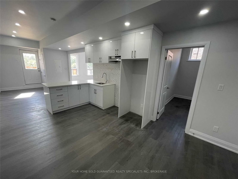 2 - 15229 Yonge St, Aurora, L4G 1L8 | Image 2