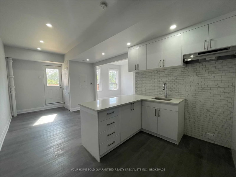 2 - 15229 Yonge St, Aurora, L4G 1L8 | Image 3