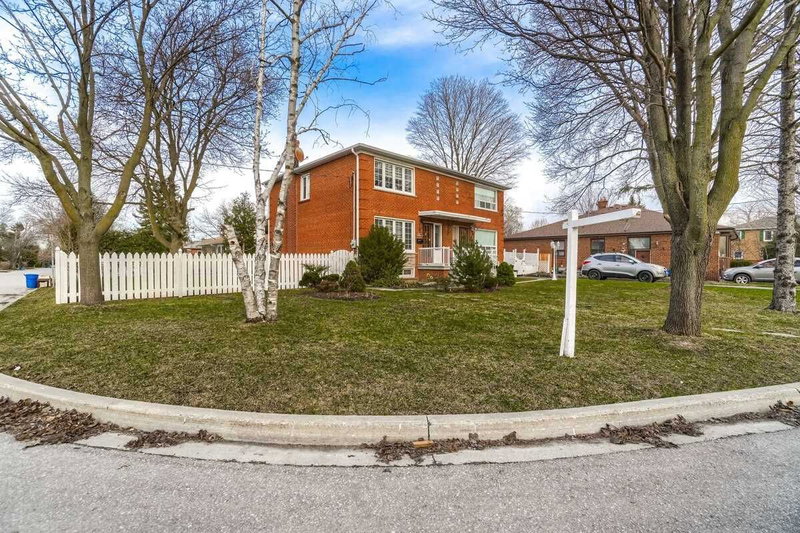 222 Elka Dr E, Richmond Hill, L4C3A3 | Image 2