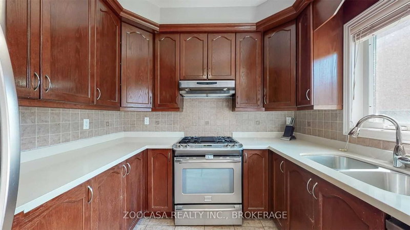 39 Retreat Blvd, Vaughan, L4H 0C1 | Image 3