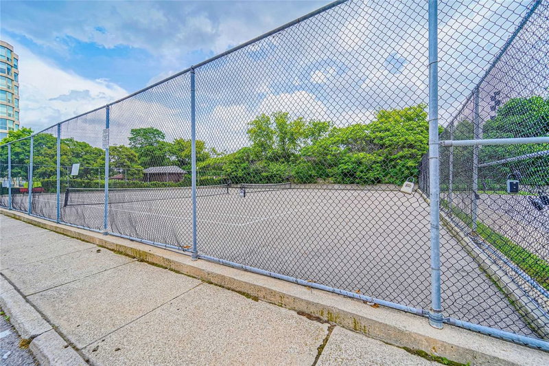 212 - 175 Cedar Ave N, Richmond Hill, L4C9V3 | Image 2