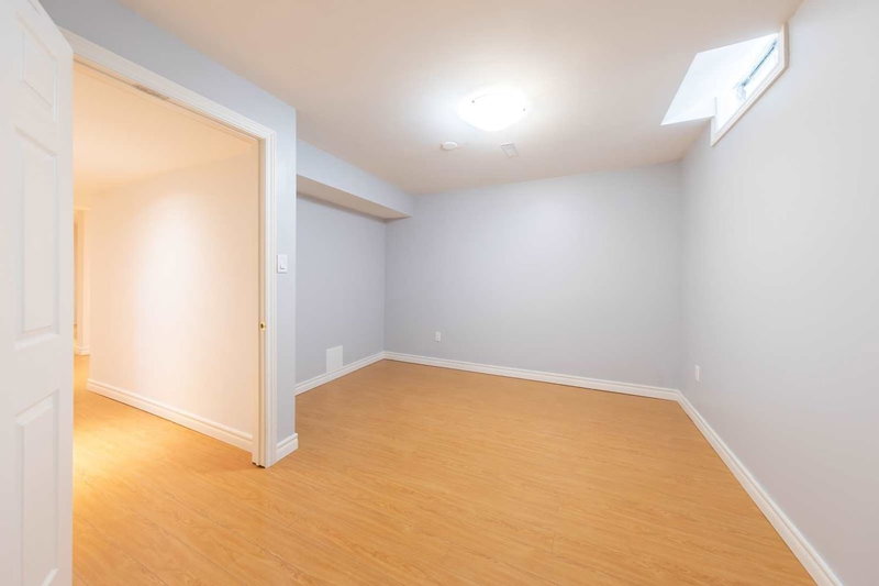 Bsmt - 217 Hampton Crt, Newmarket, L3Y6J5 | Image 3