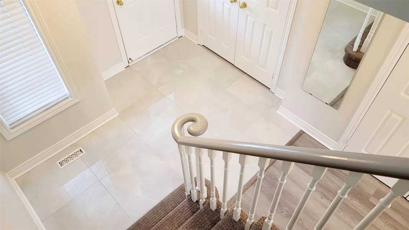 70 Reddenhurst Cres, Georgina, L4P 4G3 | Image 2