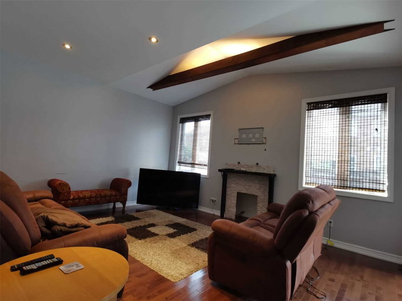 52 Victoria Wood Ave, Markham, L6E1K1 | Image 3