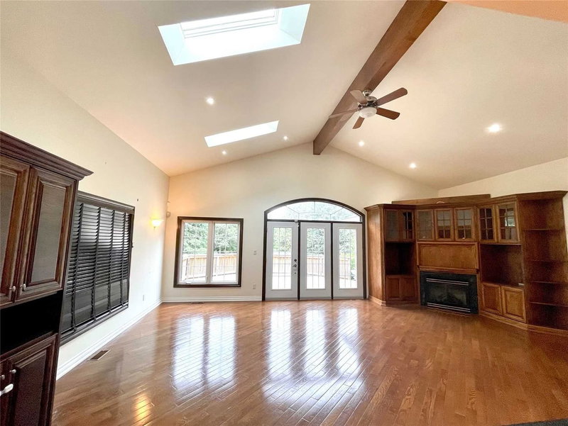 20 Blackforest Dr, Richmond Hill, L4E2P5 | Image 2