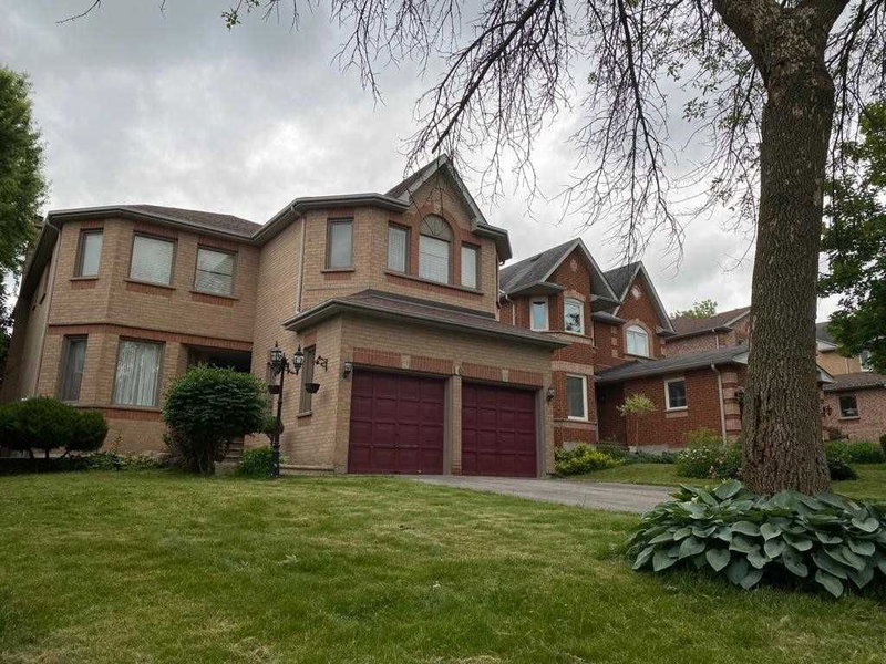10 Chiswick Cres, Aurora, L4G6N9 | Image 2