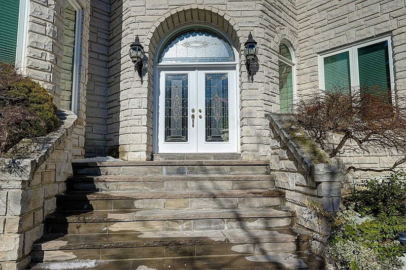 206 Arnold Ave, Vaughan, L4J1B9 | Image 2