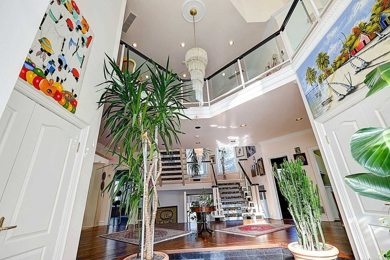 206 Arnold Ave, Vaughan, L4J1B9 | Image 3