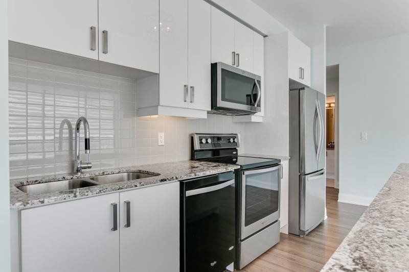 3203 - 2900 Highway 7, Vaughan, L4K0G3 | Image 3