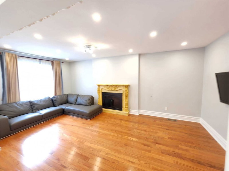 358 Valleymede Dr, Richmond Hill, L4B3E8 | Image 3