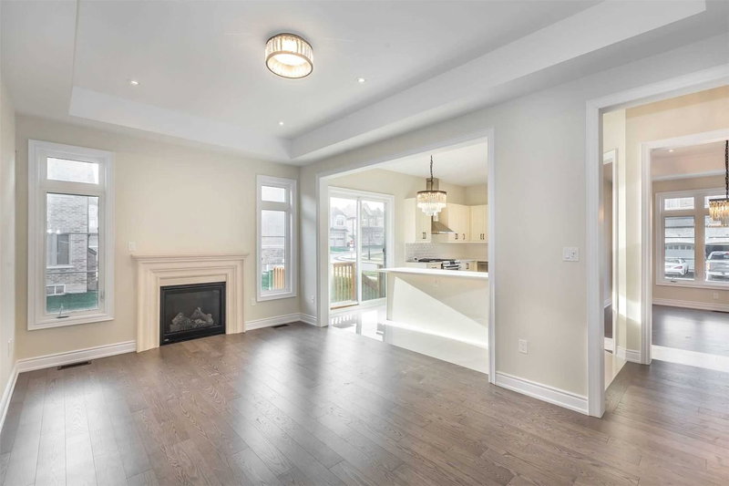 102 Giardina Cres, Richmond Hill, L4B 0G2 | Image 3