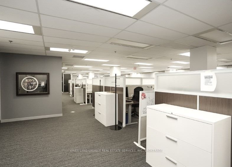 216 - 9050 Yonge St, Richmond Hill, L4C 9S6 | Image 2