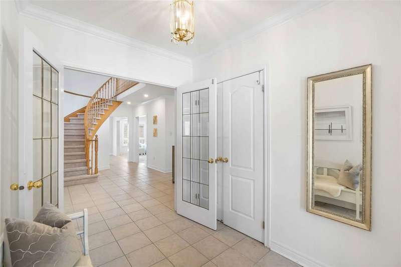 Main - 355 Carruthers Ave, Newmarket, L3X2B7 | Image 3