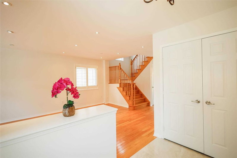 27 Treasure Rd, Vaughan, L6A 2Y7 | Image 3