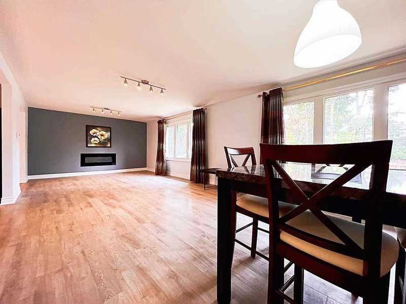 344 Steeles Ave E, Markham, L3T 1A8 | Image 3