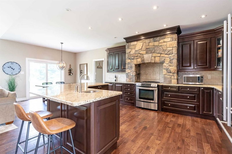 30 Fisher Dr, Adjala-Tosorontio, L0M1J0 | Image 2