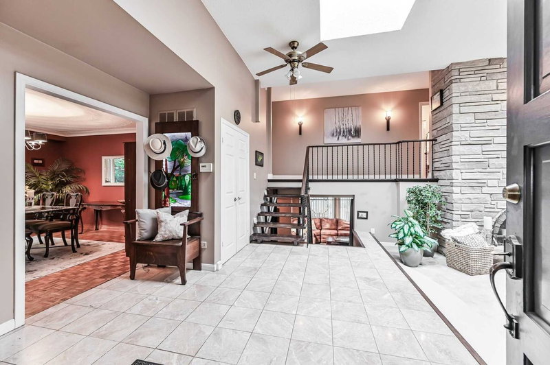 247 Harris Ave, Richmond Hill, L4E3M3 | Image 3