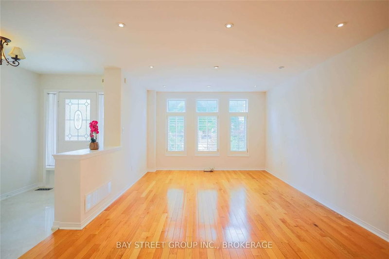 27 Treasure Rd, Vaughan, L6A 2Y7 | Image 3