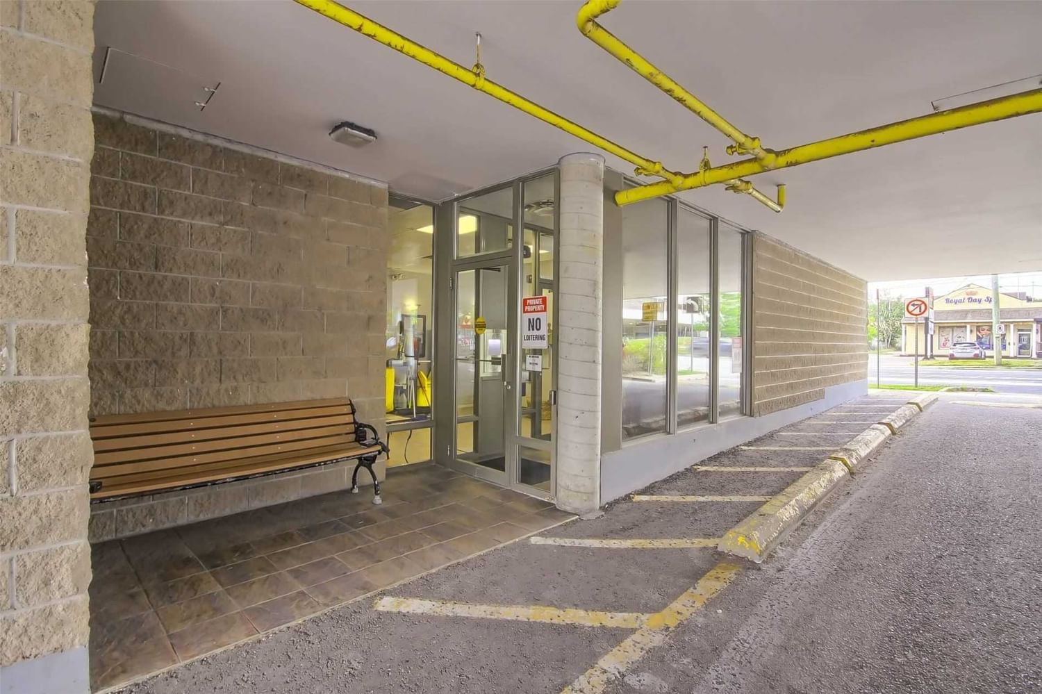Condo sold at 215-160 Wellington Street, Aurora, Aurora Village, L4G 1J3 - MLS: N5690061