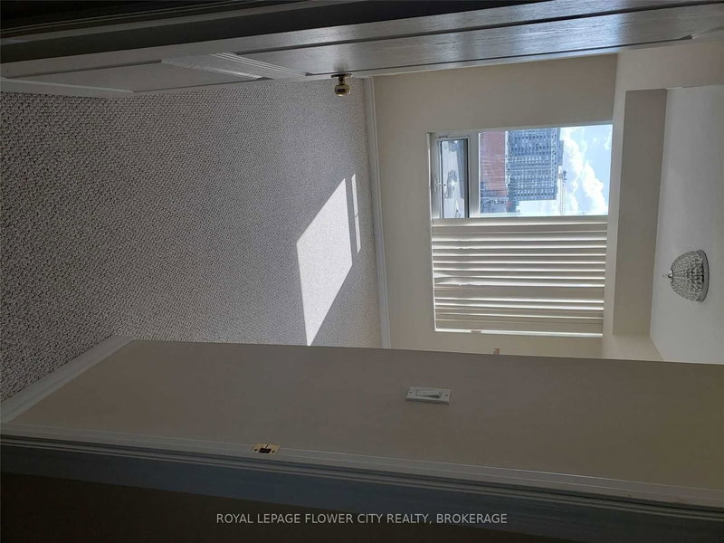 403 - 88 Promenade Circ, Vaughan, L4J9A4 | Image 2