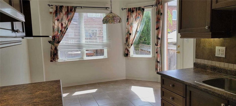 17 Mill River Dr, Vaughan, L6A0Y7 | Image 3