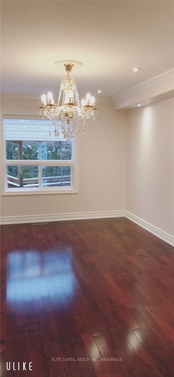 100 Bernard Ave, Richmond Hill, L4C 9Z5 | Image 2