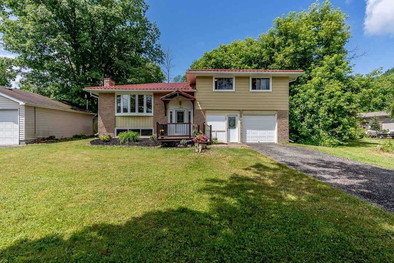 100 River Dr, East Gwillimbury, L9N 1A4 | Image 2