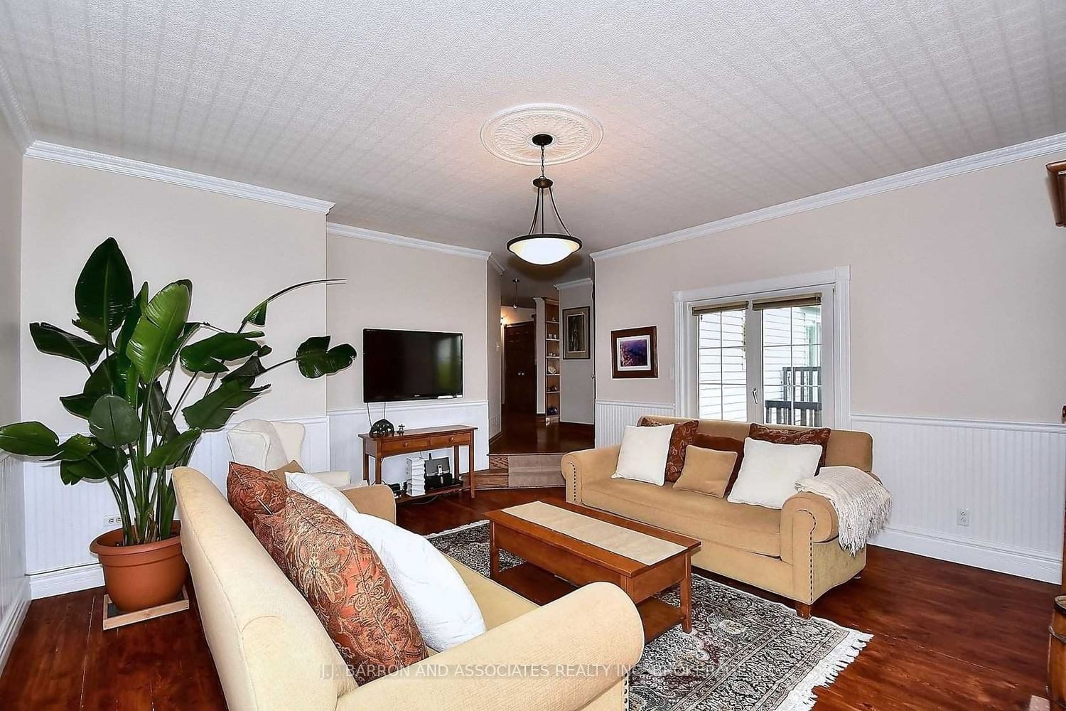 Listing Image 11