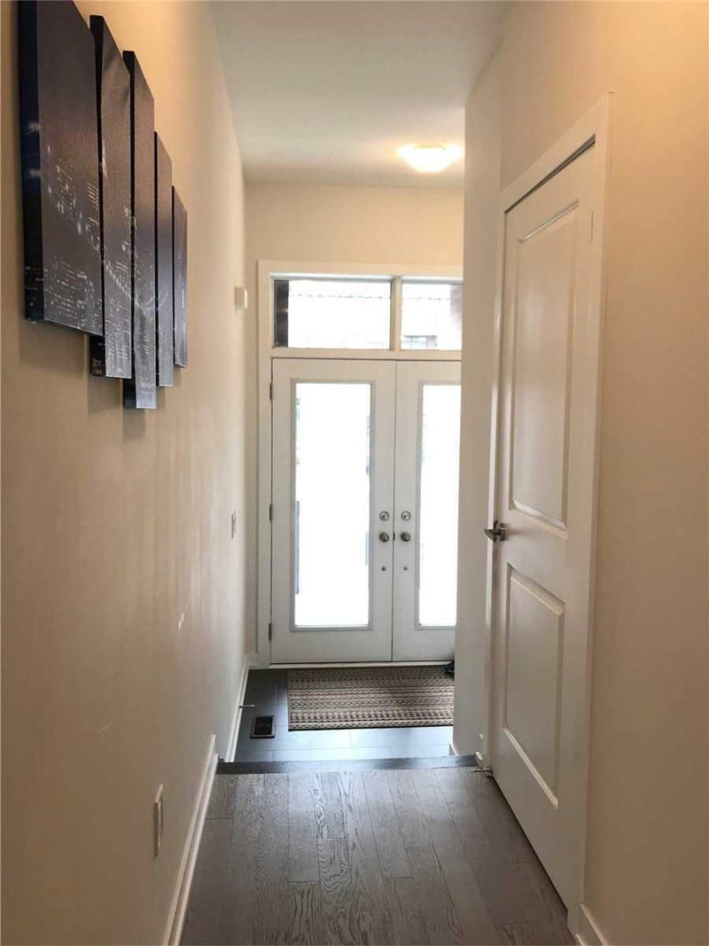 19 Glenngarry Cres, Vaughan, L6A4Z4 | Image 2