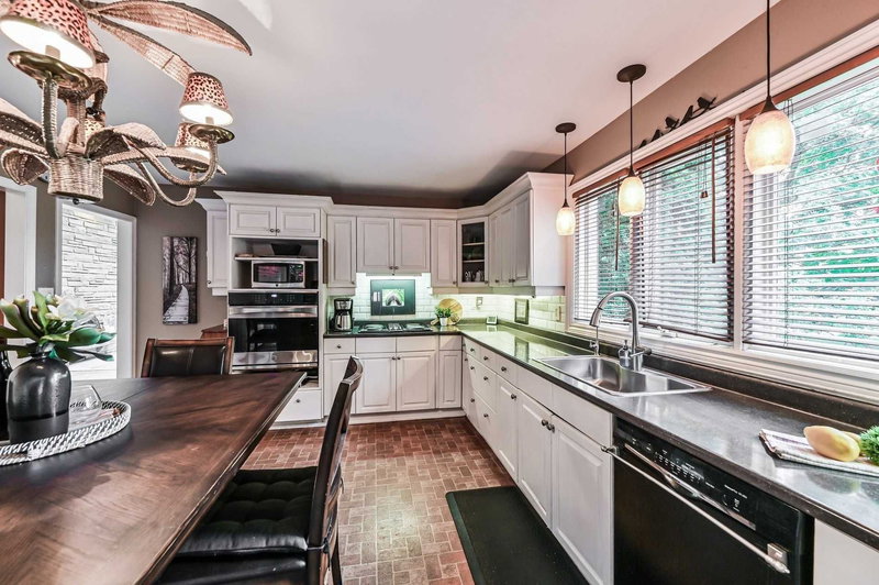 247 Harris Ave, Richmond Hill, L4E3M3 | Image 3