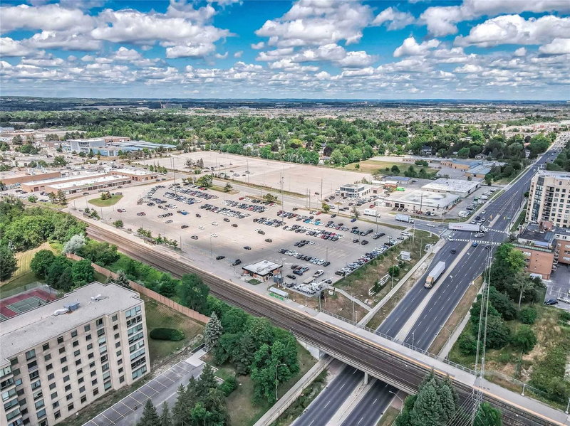 212 - 175 Cedar Ave, Richmond Hill, L4C9V3 | Image 3