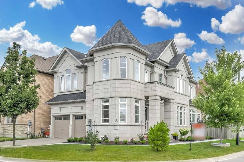 48 Roy Harper Ave, Aurora, L4G0V4 | Image 2