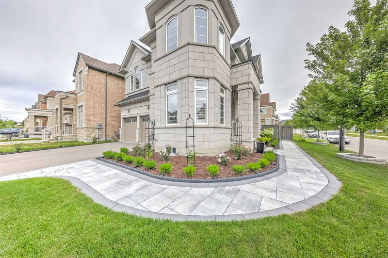 48 Roy Harper Ave, Aurora, L4G0V4 | Image 3