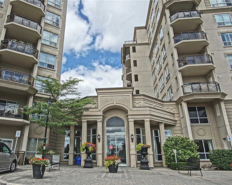 413 - 8 Maison Parc Crt, Vaughan, L4J9K5 | Image 2