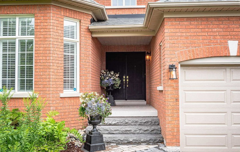 657 Chaleur Pl, Newmarket, L3X1L6 | Image 2