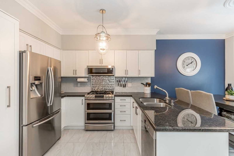 550 Bert Budd Ave, Newmarket, L3Y8S7 | Image 3