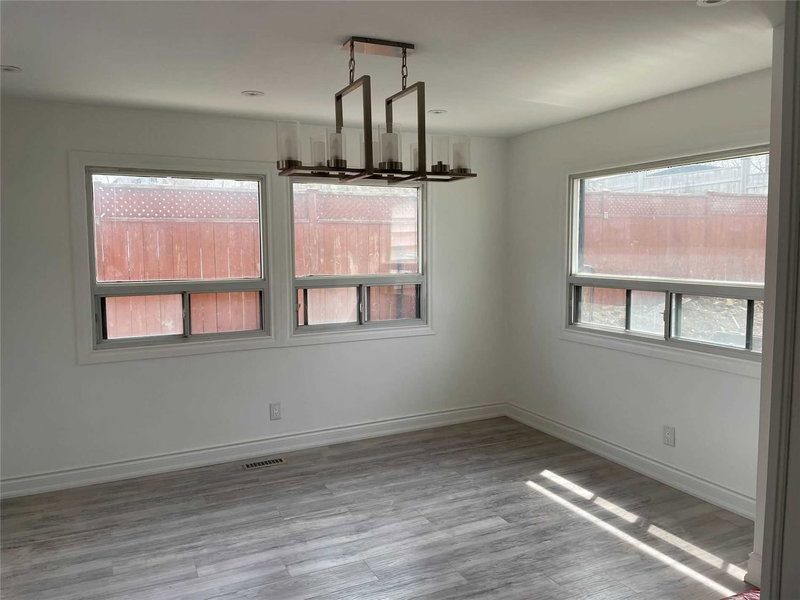 416 Simcoe St, Newmarket, L3Y2M3 | Image 3