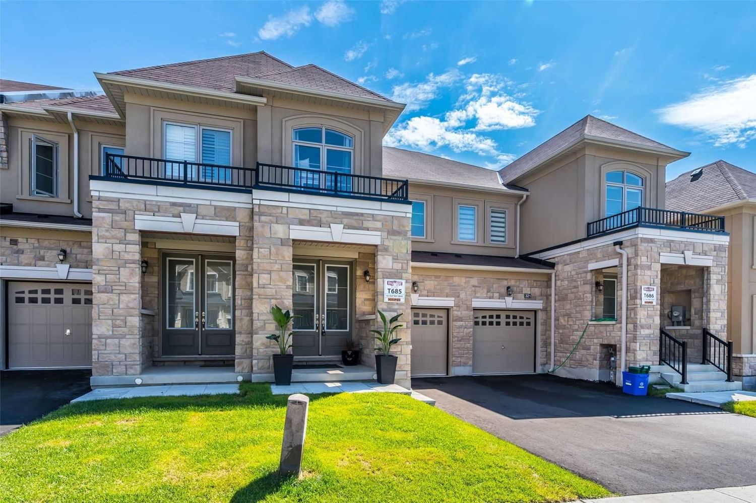 Townhouse sold at 323 Silk Twist Drive, East Gwillimbury, Holland Landing, L9N 0V4 - MLS: N5733035