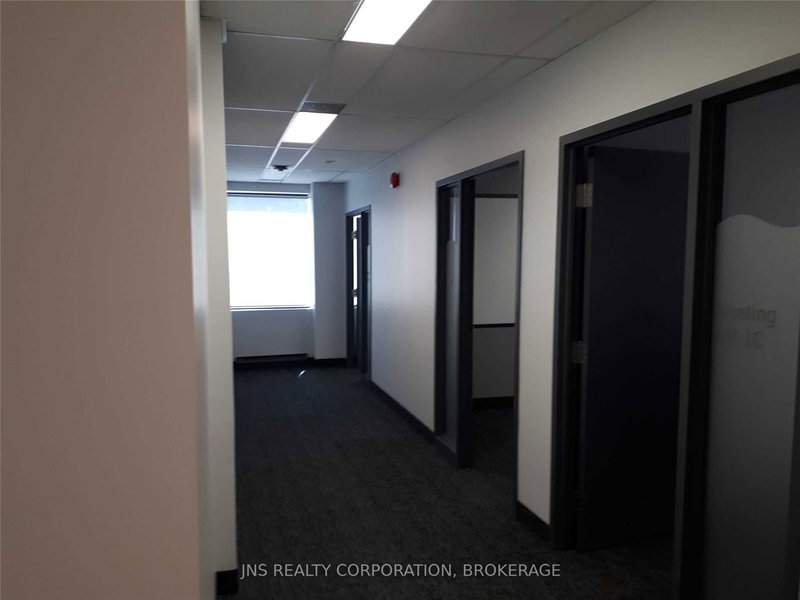 1 - 25 Millard Ave W, Newmarket, L3Y 7R6 | Image 3