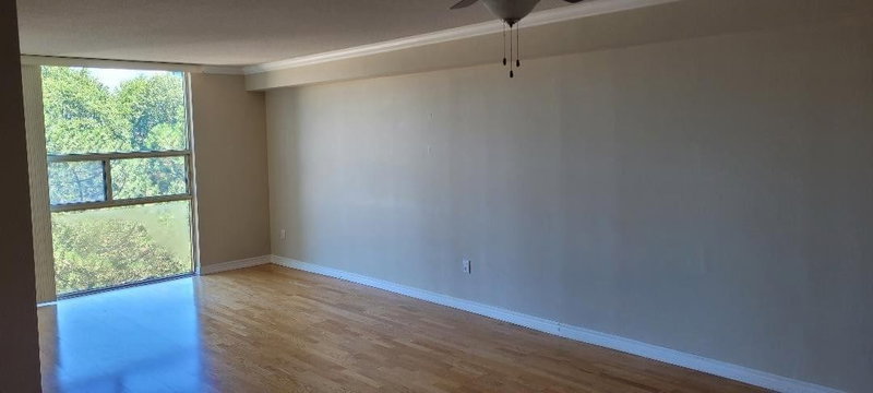 401 - 30 Harding Blvd W, Richmond Hill, L4C9M3 | Image 2