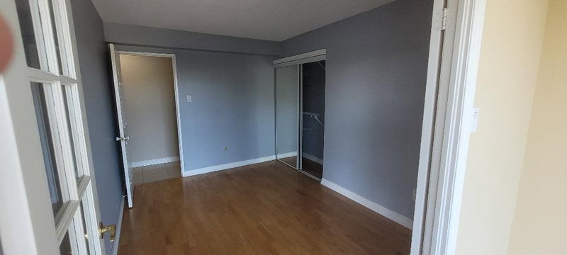 401 - 30 Harding Blvd W, Richmond Hill, L4C9M3 | Image 3