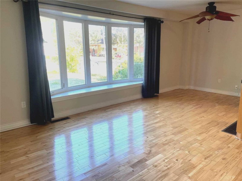 Unit B - 24 Gentry Cres, Richmond Hill, L4C2G9 | Image 2