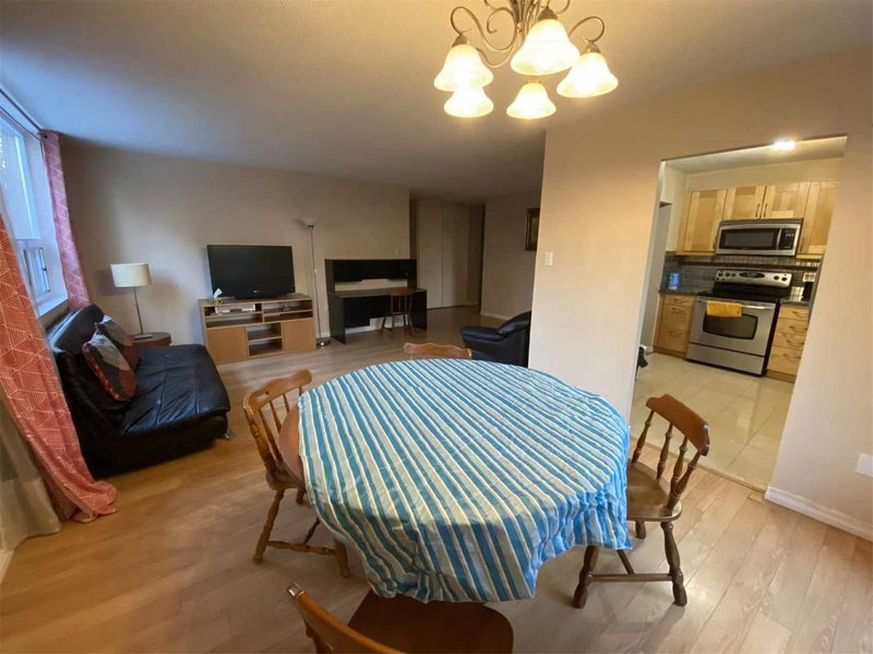 202 - 7451 Yonge St, Markham, L3T2B4 | Image 3