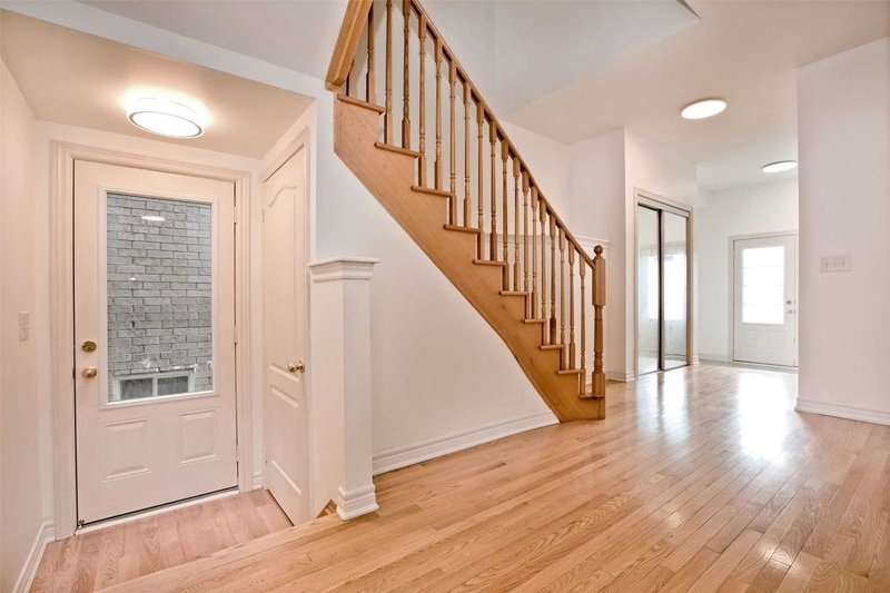 8 Kavanagh Ave E, East Gwillimbury, L9N0P6 | Image 3