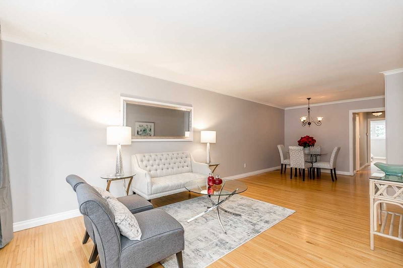 Main - 107 Bayview Pkwy, Newmarket, L3Y 3W2 | Image 3