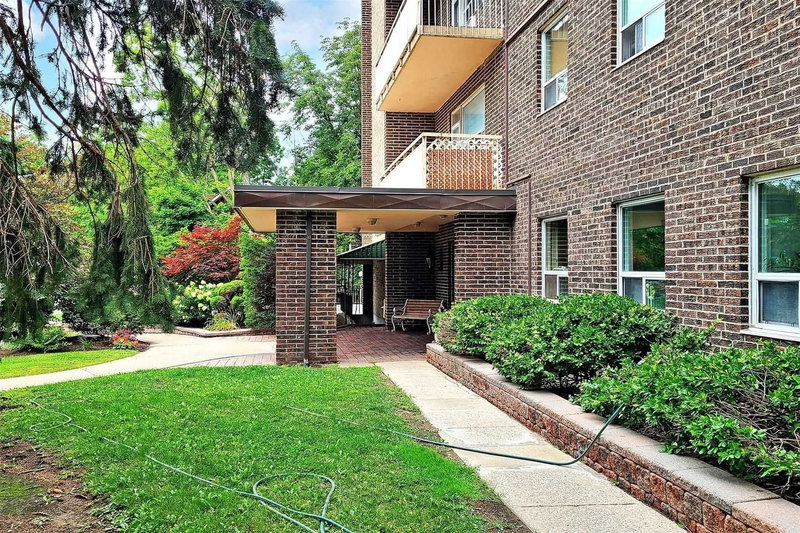 602 - 67 Richmond St, Richmond Hill, L4C3Y3 | Image 2