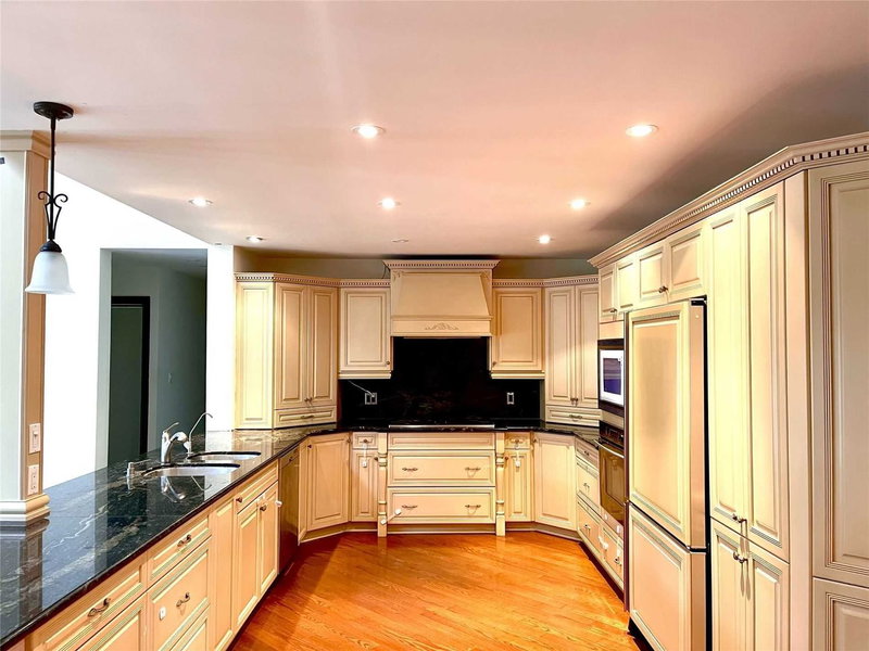 20 Blackforest Dr, Richmond Hill, L4E2P5 | Image 3