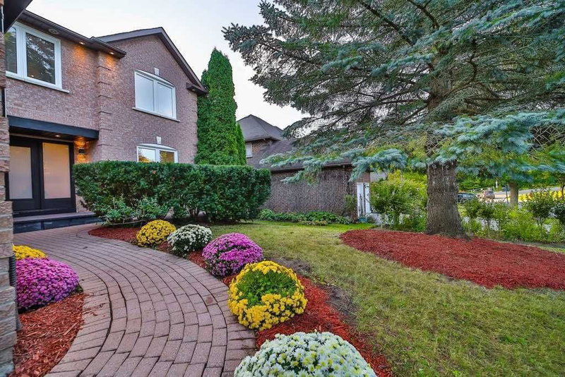 6 Mcclenny Dr, Aurora, L4G5P9 | Image 2