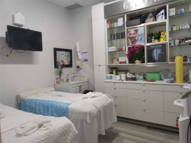 B101 - 9625 Yonge St, Richmond Hill, L4C5T2 | Image 2