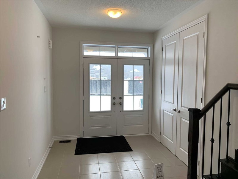 977 Larter St, Innisfil, L9S 0J9 | Image 2